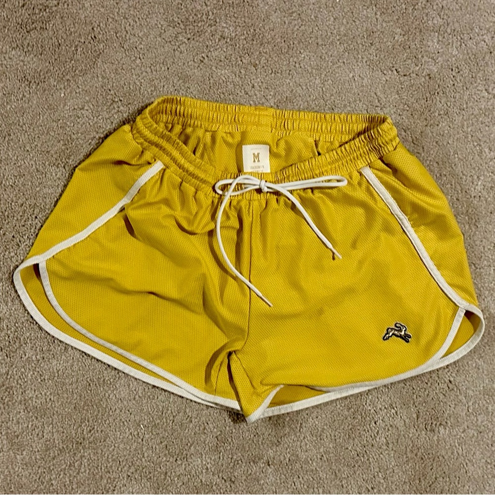 Tracksmith van cortlandt yellow/ivory shorts
